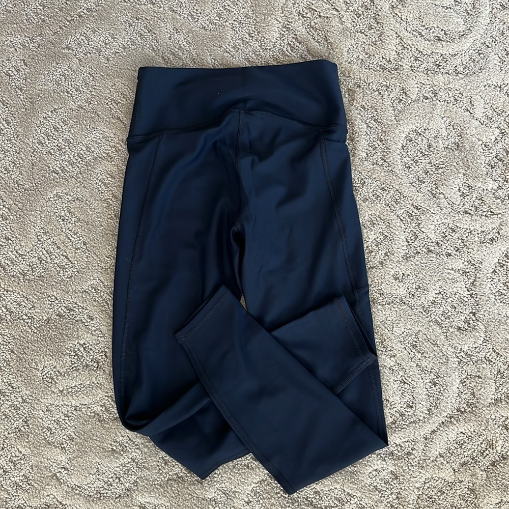 NWOT Under Armour Heatgear Compression Leggings Size Small Short Black - Picture 3 of 5